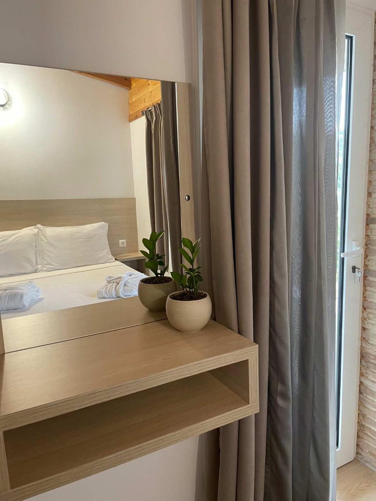 Milos Apartments Himare Exterior foto